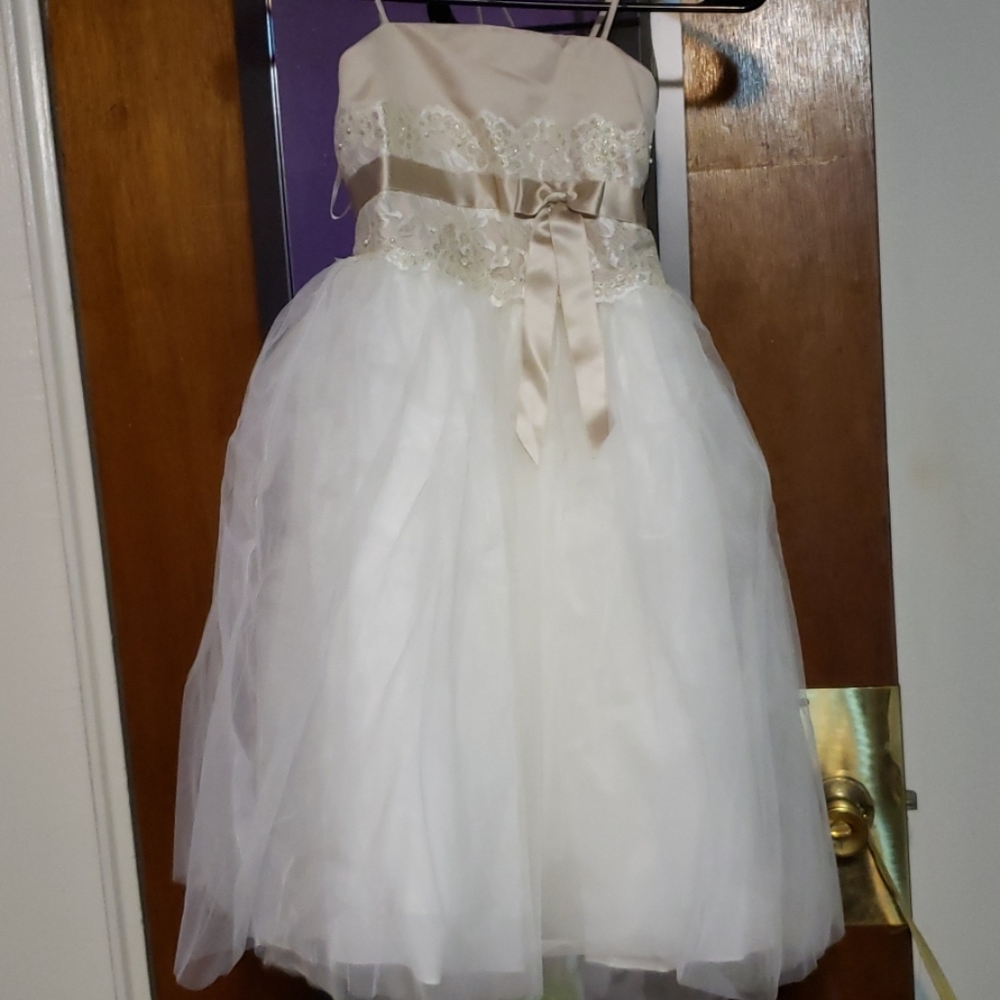 Girls dress